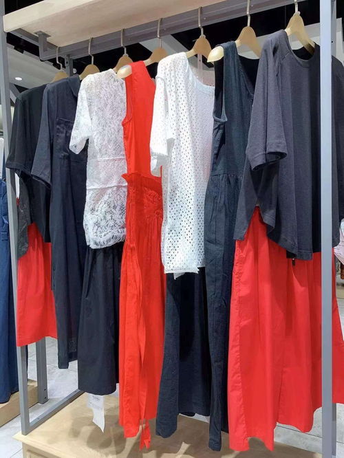 杭州妍帛女裝 折扣走份批發(fā)模式解析與T恤女裝紙板應(yīng)用