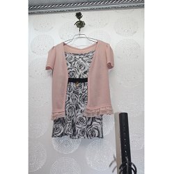 納蘭依秀 四季青服裝批發(fā)網(wǎng)中的精品服飾零售